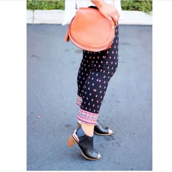 New! J. Jill Aviero Colorful Border Print Bi- Stretch Slim Fit Ankle Pants sz 6 - Picture 2 of 15